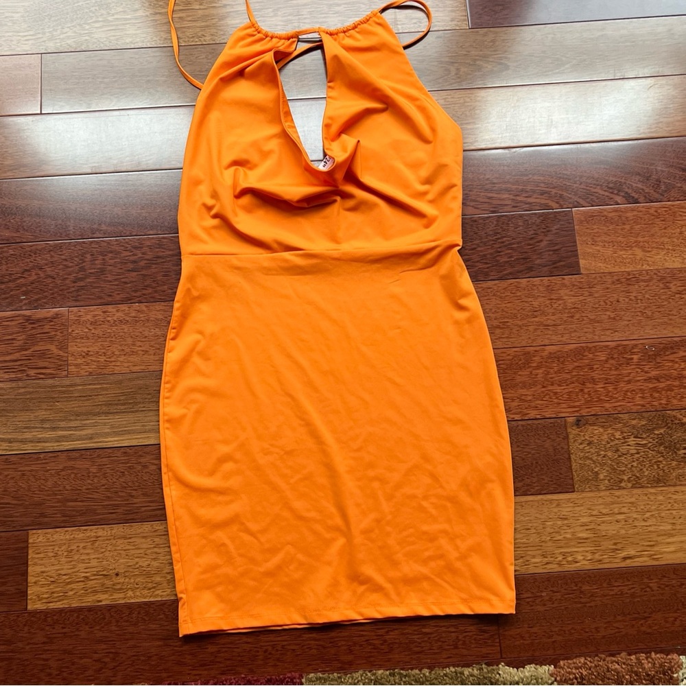NWT body-con dress - beautiful orange- Forever 21  - pet free smoke free home.